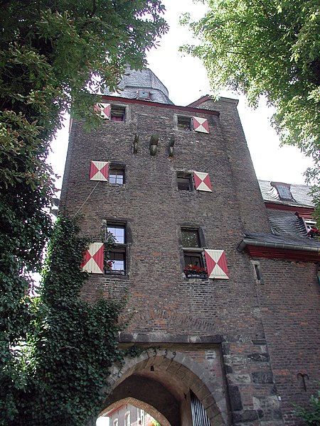 File:Turm, Burg Efferen IC000101.JPG