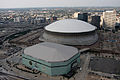 Die damalige New Orleans Arena und der renovierte Louisiana Superdome im Jahr 2008