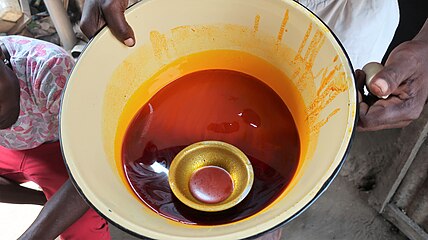 Preparing palm oil.