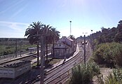 Vista do edifício da estação a partir da passagem superior pedonal.