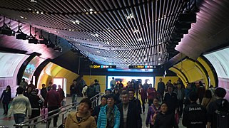 201603 Transfer channel of Xujiahui Station.JPG