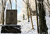 Gedenkstein an der Burgruine (2018)