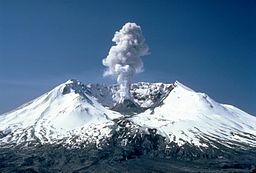 Mount Saint Helens med en 1 km hög rökkvast den 19 maj 1982