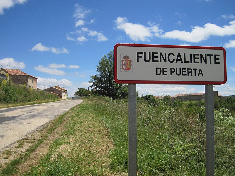 File:Fuencaliente de Puerta Bienvenida.JPG