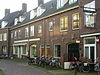 Bedrijfspand met bovenwoningen