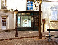 Vitrine im linken Nebenhaus des Bateau-Lavoir, 2014