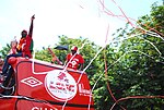 Photo du bus à impériale rouge qui a défilé dans les rues de Lille le 22 mai 2011, lendemain du sacre en Ligue 1