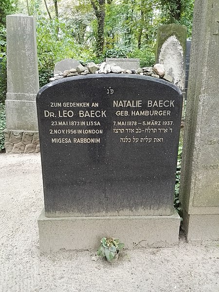 File:Gedenkstein leo baeck jüd friedhof berlin weißensee.jpg