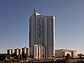 Hochhaus Neue Donau, Blick von der U-Bahn-Station Kaisermühlen