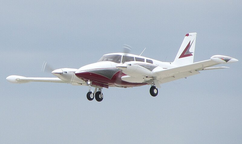 File:PA-30-TwinComanche.jpg