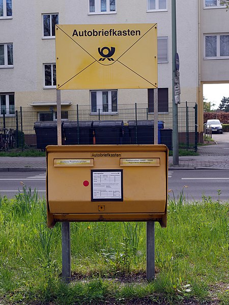 File:2016-04-26 Autobriefkasten Drive-In-Letterbox Mailbox anagoria.JPG