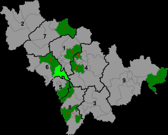 Светло-зелёный — маньчжурские автономные округа, тёмно-зелёный — округа, где имеются национальные волости маньчжур, красные цифры — число национальных волостей в уезде