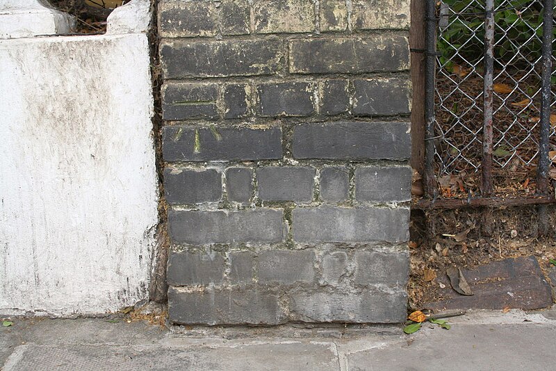 File:Benchmark on wall pier of Kensington Park Road - geograph.org.uk - 2431893.jpg