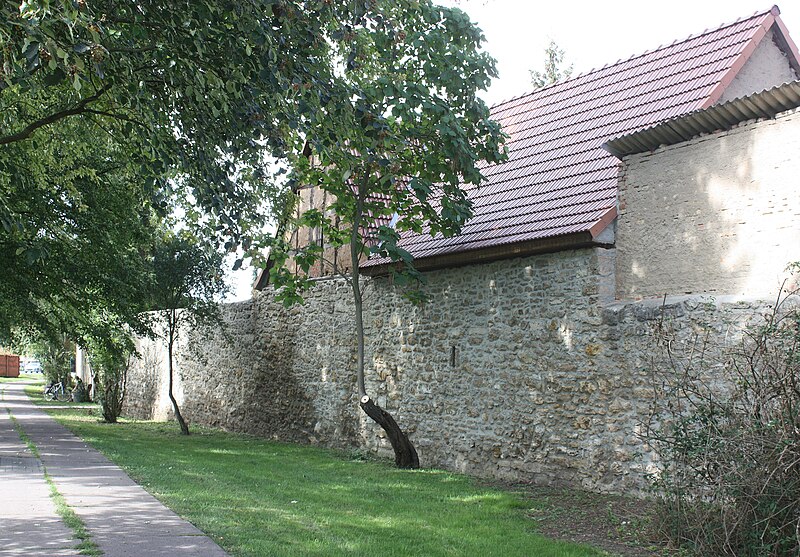 File:Kindelbrück, die Stadtmauer.jpg