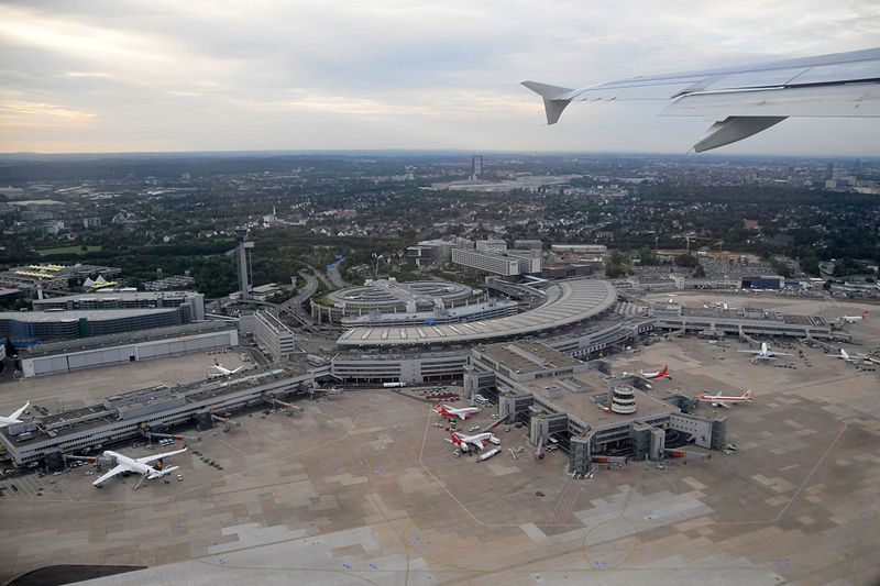 File:Aéroport de Düsseldorf.jpg