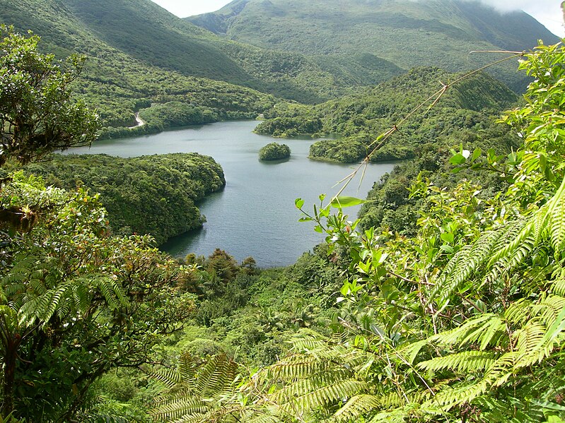 File:Boeri Lake.jpg