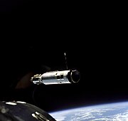 Unua ŝipokunigo; Agena estas vidata el Gemini 8, Marto 1966