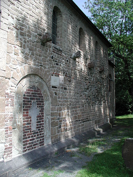 File:Krieler-Dom-Kragsteine-097.JPG