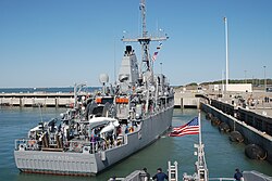 US Navy 090420-N-4913K-039 The mine countermeasures ship USS Devastator (MCM 6) gets underway from Naval Station Ingleside to its new homeport in San Diego, Calif.jpg