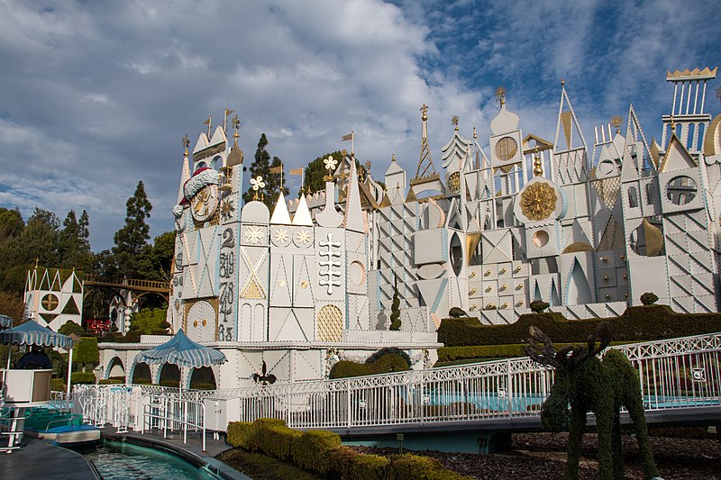 File:"it's a small world" holiday (27683073433).jpg