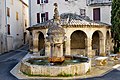 Fontaine et vieux lavoir à arcades