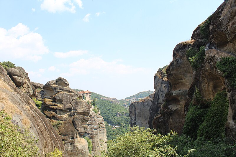 File:Meteora (9828).jpg