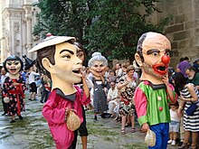 Cabezudos en el desfile de la fiesta de la Tarasca (Granada).JPG