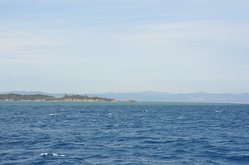 File:Cap de l`Esterel, Hyères, Provence-Alpes-Côte d'Azur, France - panoramio.jpg