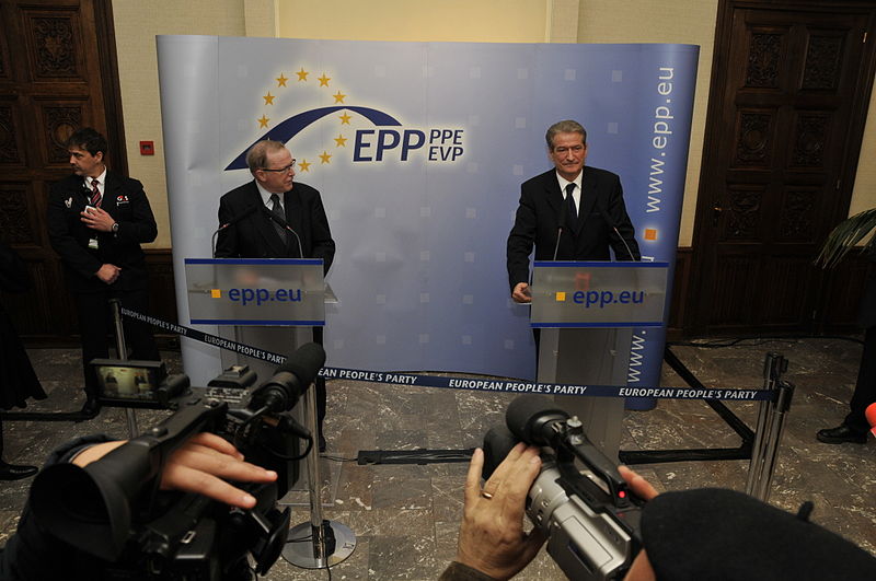 File:Flickr - europeanpeoplesparty - EPP Summit December 2010 (76).jpg