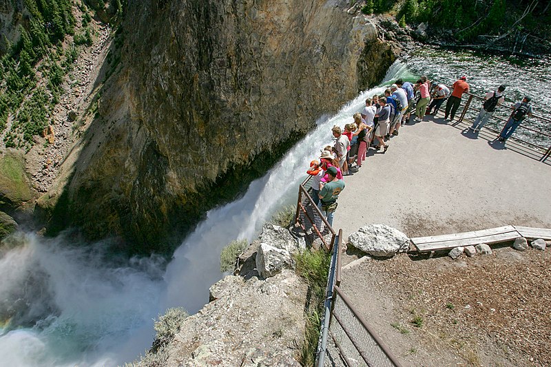 File:Visitors at brink of the Lower Falls (37034407-1818-4b25-9944-e5b61fc06a96).jpg