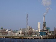 Chemische fabriek Albemarle, van oorsprong zwavelfabriek Ketjen, verplaatst van bolwerk Sloten in de Jordaan omdat deze daar veel milieuoverlast gaf, wat tot voor twintig jaar in Nieuwendam en de Vogelbuurt ook nog het geval was.