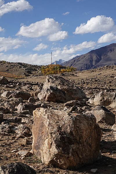 File:Boulders Stakrimo East Zanskar Oct22 R16 06627.jpg