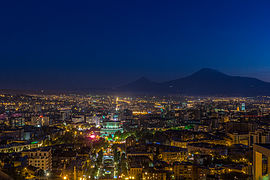 Erevan, dominée par le mont Ararat.