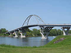 Cầu Hồ Champlain nối liền hai bang New York và Vermont ở Hoa Kỳ.