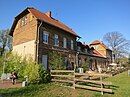 Bahnhofsgebäude mit Güterschuppen