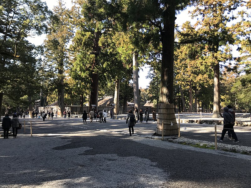 File:View of Main Hall of Toyouke Grand Shrine 4.jpg