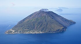 Vue aérienne de Stromboli.