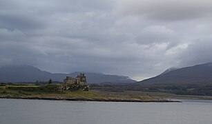 Duart Castle, Mull (6142875943).jpg