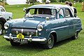Ford Consul four-door saloon from the front (1954)