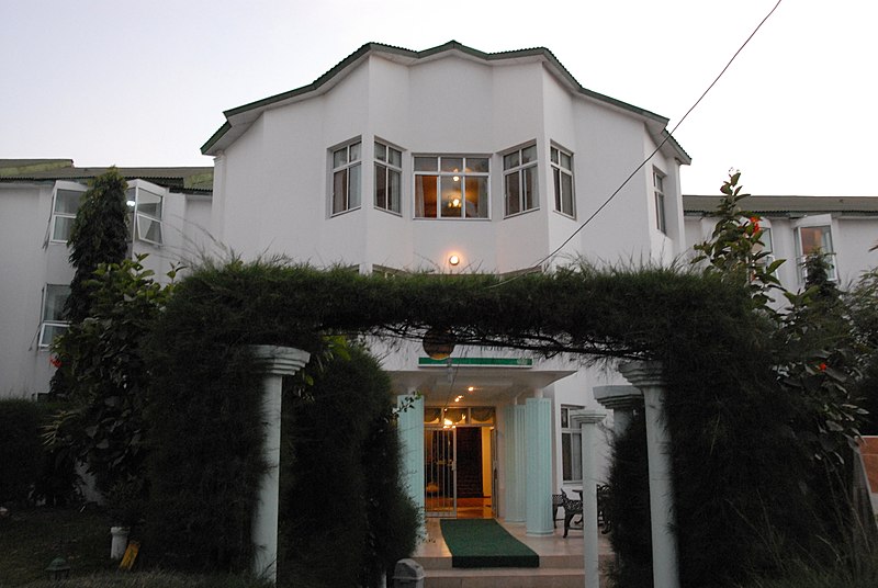 File:Paradise Suites Hotel Banjul.jpg