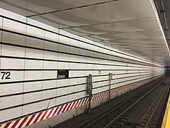 Beschädigte Porzellanfliesen, Second Avenue Line