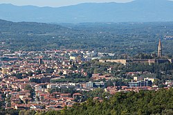 Piazza Grande; from left - S. Maria della Pieve, stara Sudska palača i Laičko bratstvo.