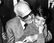 Una delle tante immagini gioviali del Presidente Pertini