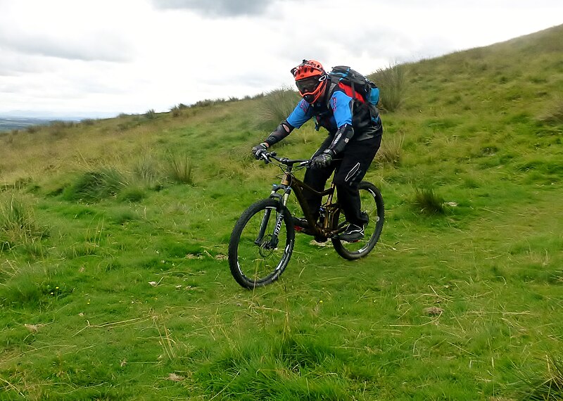 File:Walking the mountain bike - geograph.org.uk - 4633380.jpg