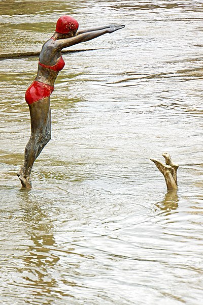 File:Macedonia-02807 - Diving Statue (10905149075).jpg