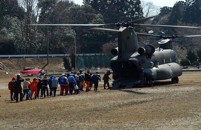 File:CH-47 at Ōshima (Kesennuma), -1 Apr. 2011 a.jpg