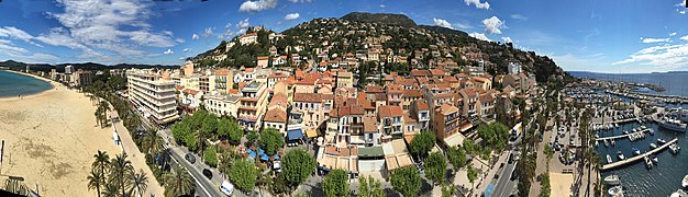 Vue panoramique du Lavandou (2017-05).