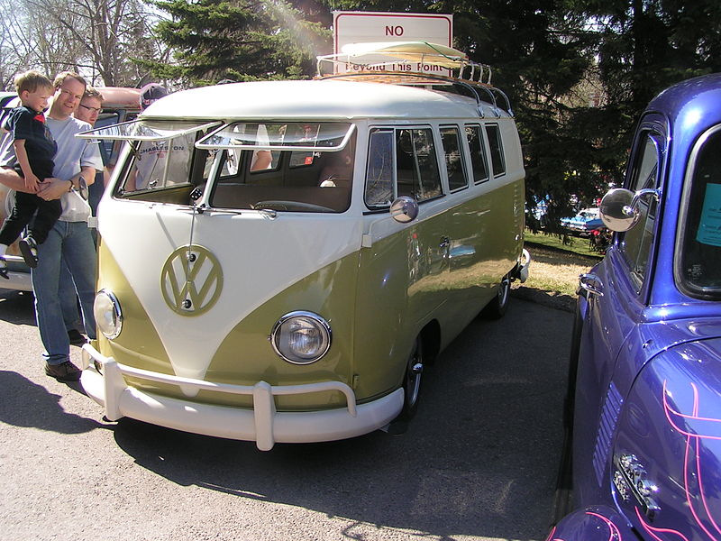 File:VW Type 2 Microbus Safari windows.jpg