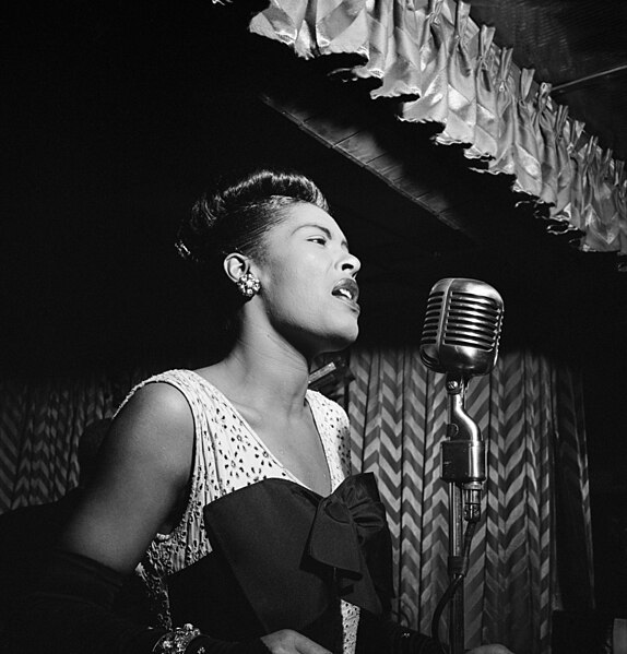 File:Billie Holiday, Downbeat, New York, N.Y., ca. Feb. 1947 (William P. Gottlieb 04251).jpg