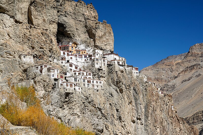 File:Cave Buildings Phuktal Gompa Oct22 A7C 04465.jpg